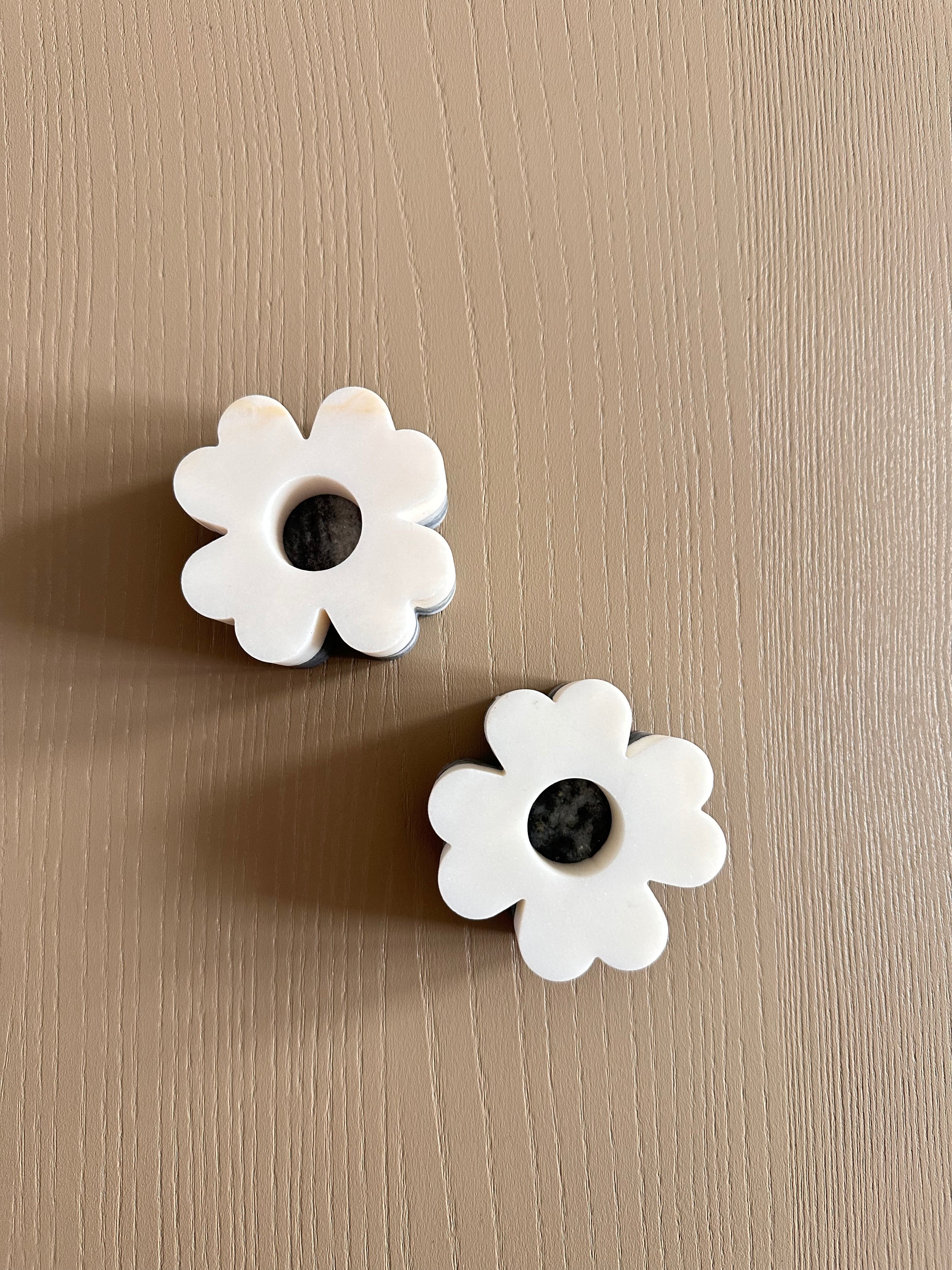 Set of 2 Clover Candleholders