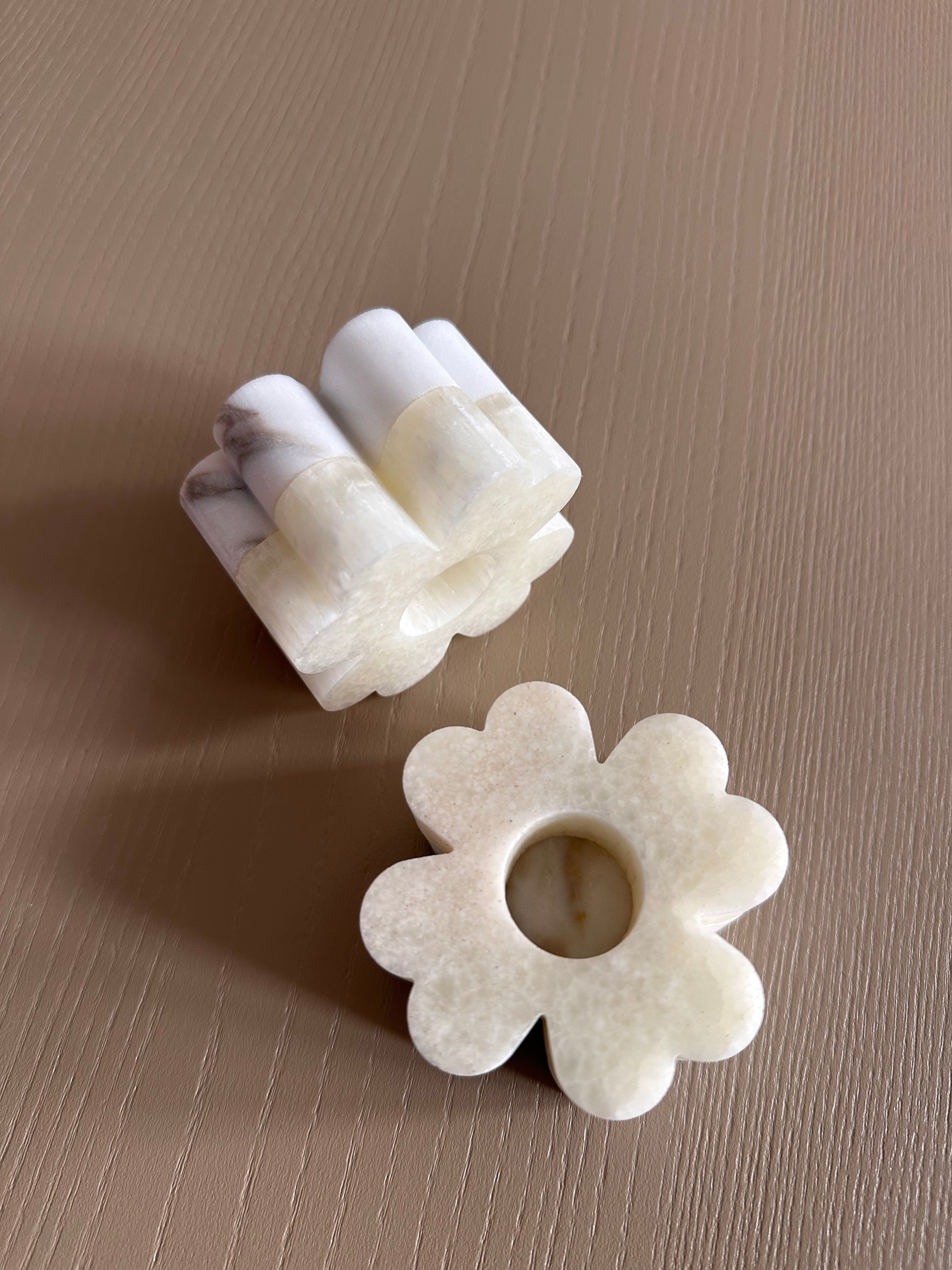 Set of 2 Clover Candleholders