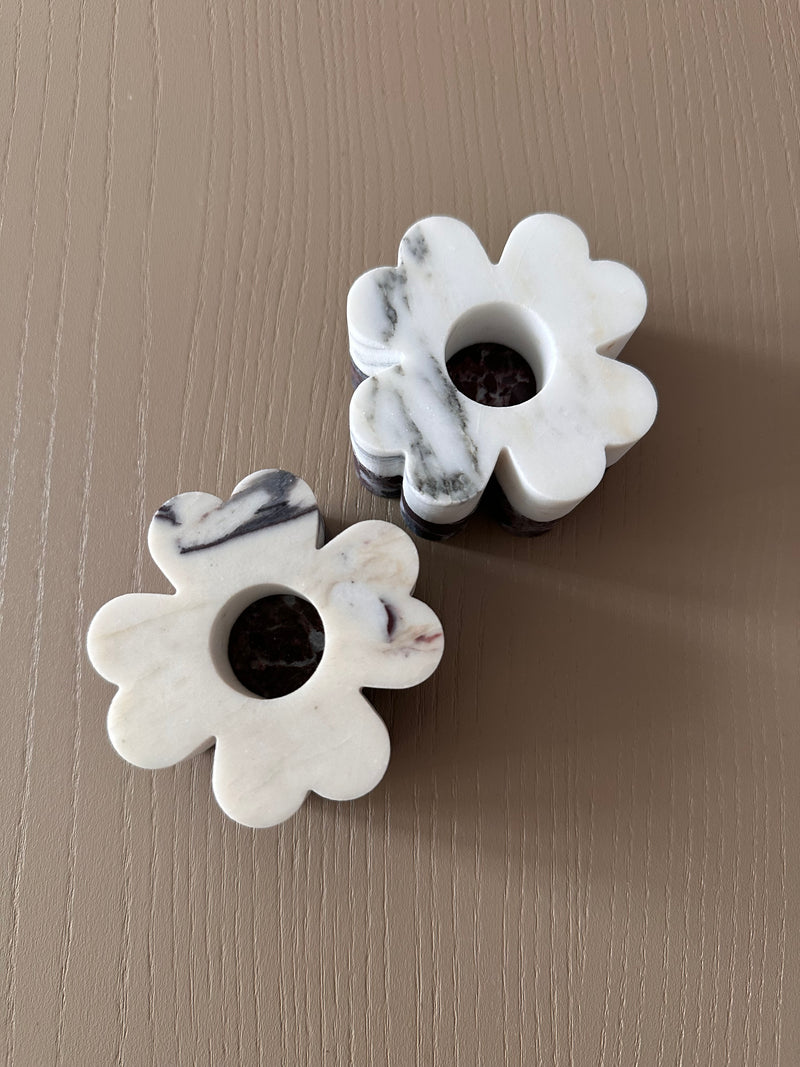 Set of 2 Clover Candleholders